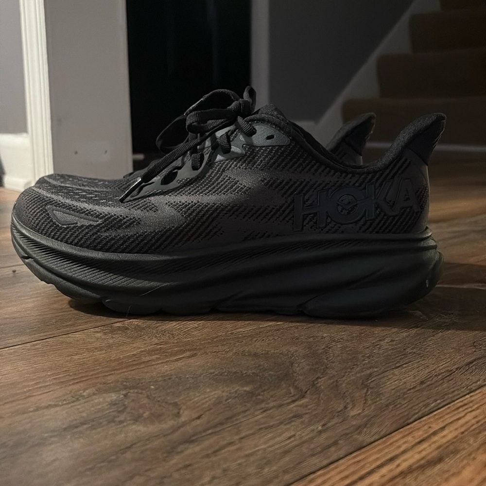 All black HOKA Clifton 9